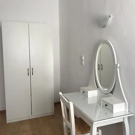 Vegera 'sofrano', Stavros Casa de Férias